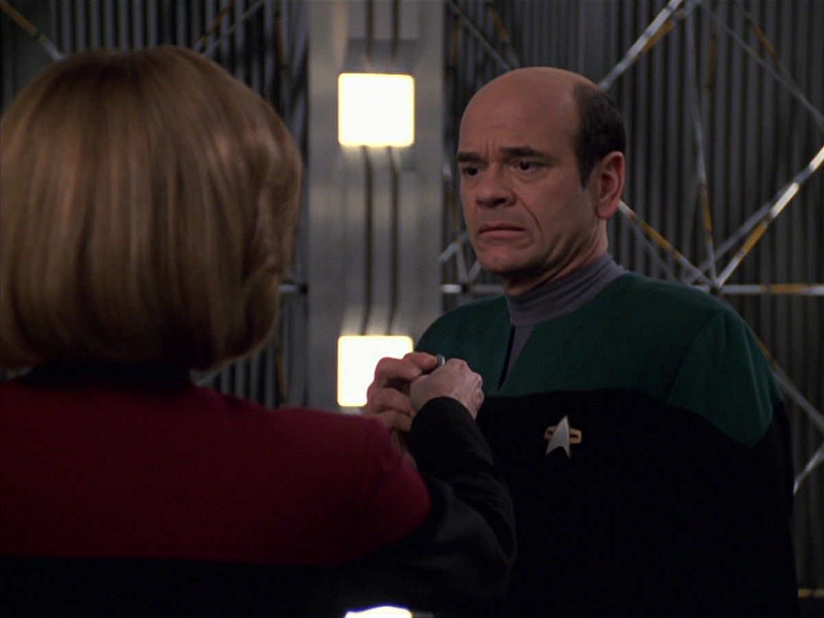 extant_StarTrek_VOY_7x24-RenaissanceMan_3482.jpg