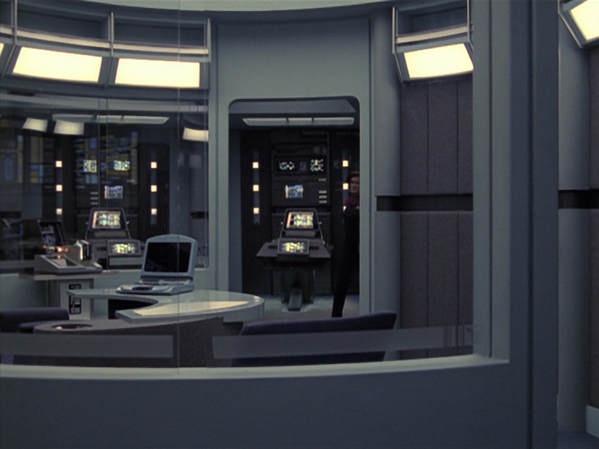 extant_StarTrek_VOY_7x24-RenaissanceMan_3504.jpg