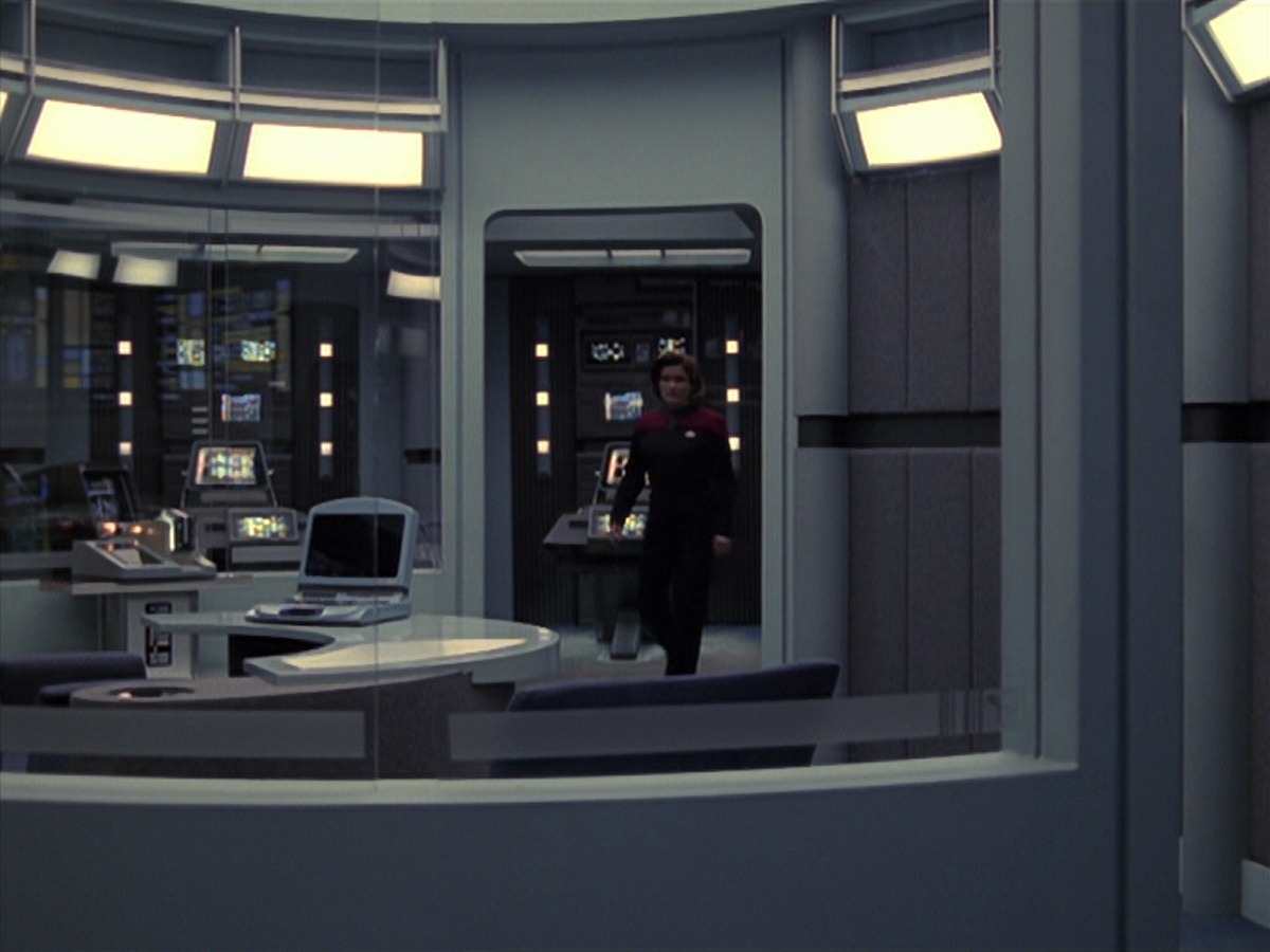 extant_StarTrek_VOY_7x24-RenaissanceMan_3505.jpg