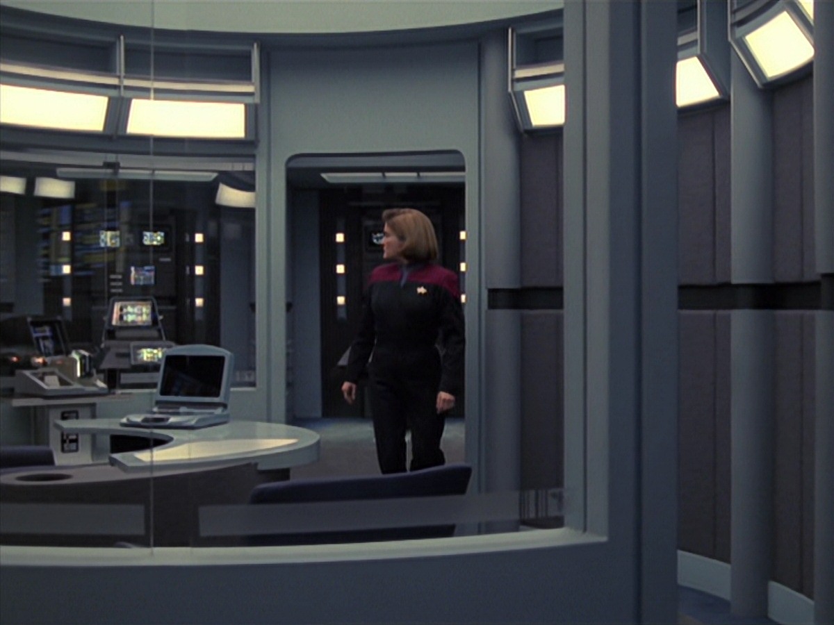 extant_StarTrek_VOY_7x24-RenaissanceMan_3509.jpg