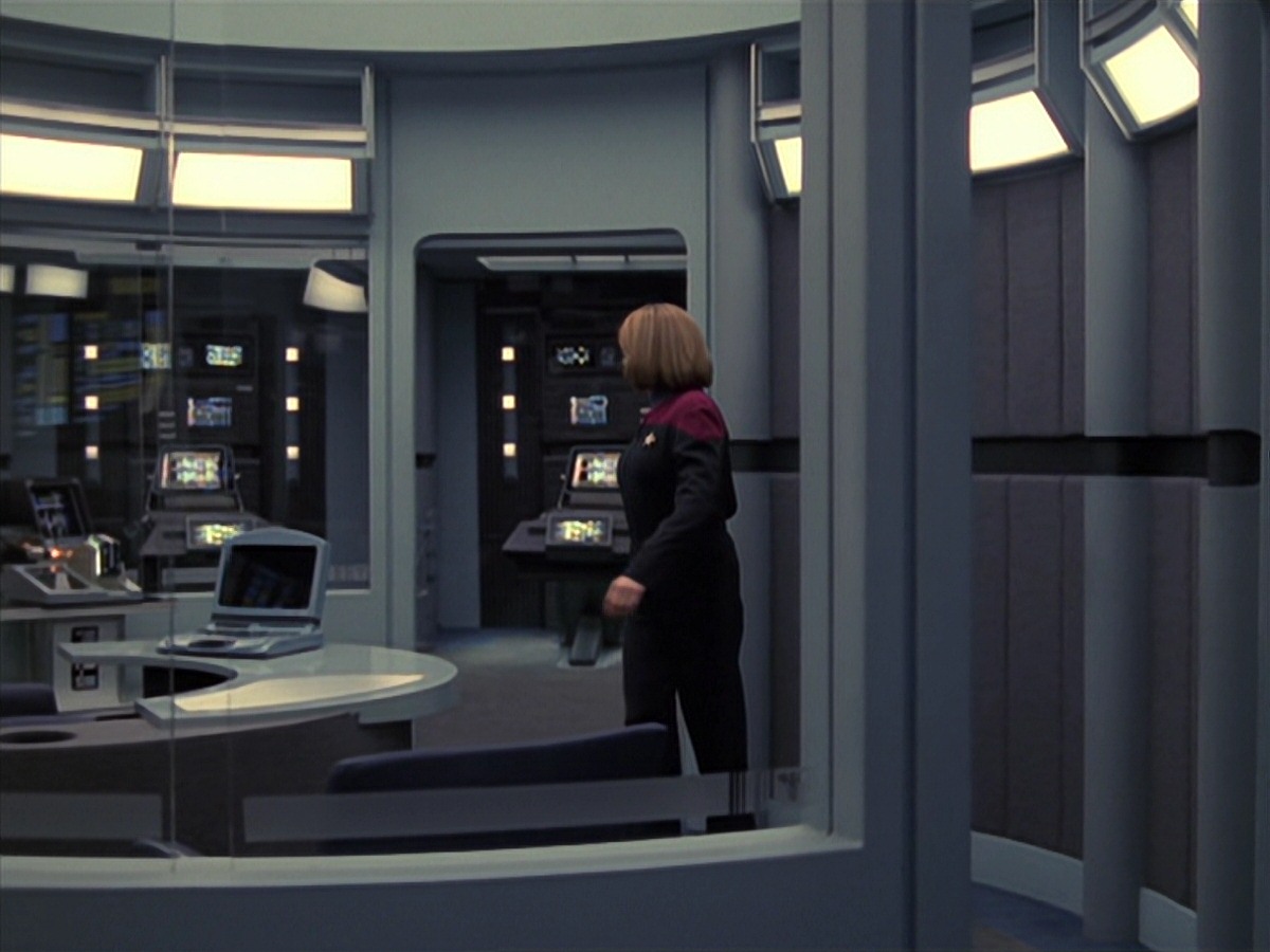 extant_StarTrek_VOY_7x24-RenaissanceMan_3510.jpg