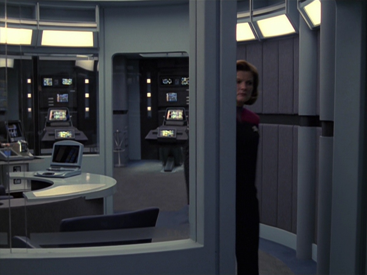 extant_StarTrek_VOY_7x24-RenaissanceMan_3513.jpg
