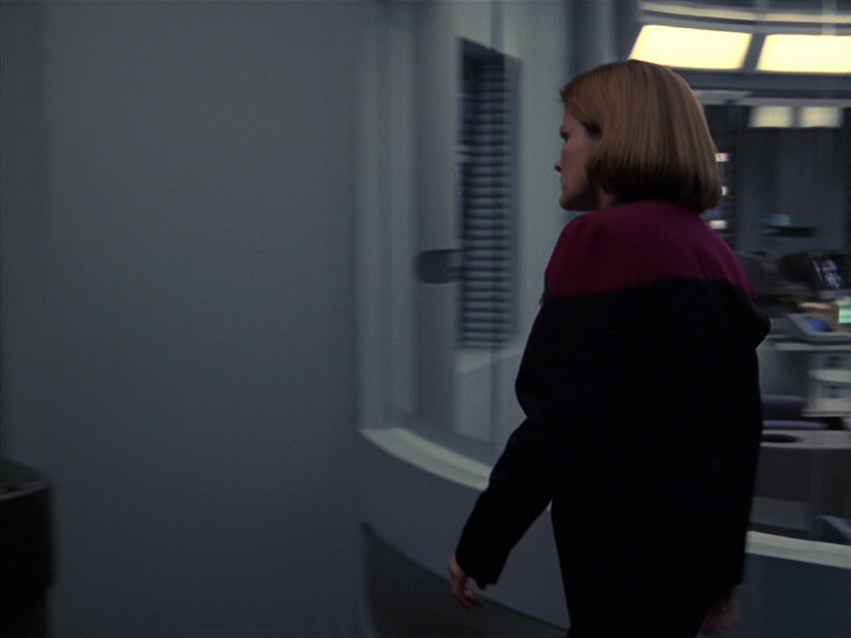 extant_StarTrek_VOY_7x24-RenaissanceMan_3518.jpg
