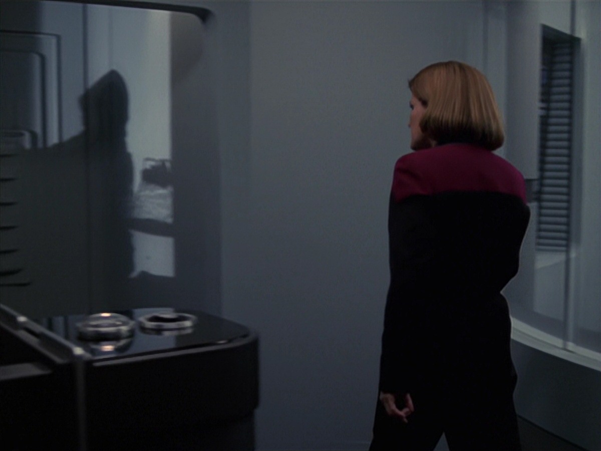 extant_StarTrek_VOY_7x24-RenaissanceMan_3519.jpg