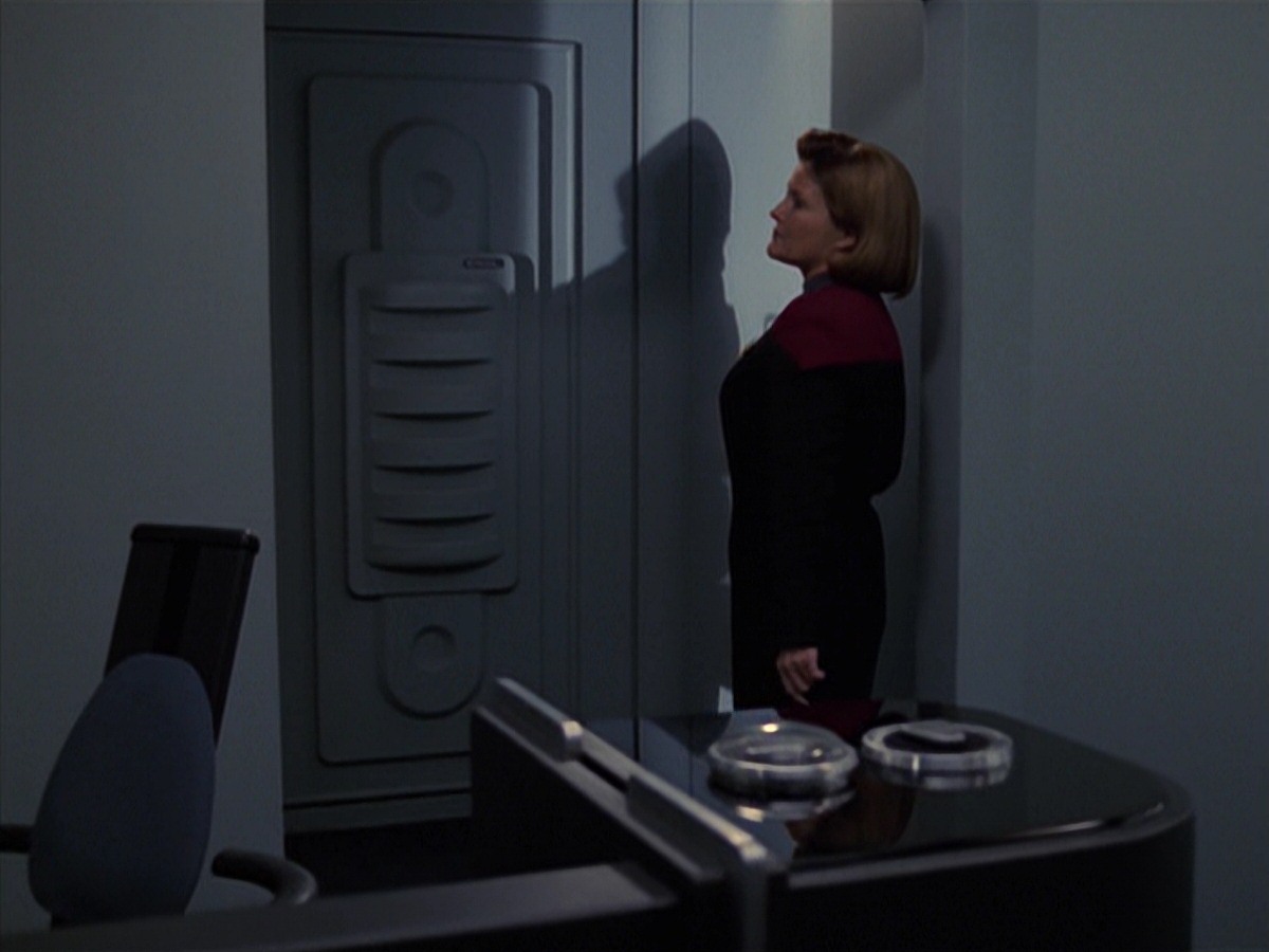extant_StarTrek_VOY_7x24-RenaissanceMan_3523.jpg