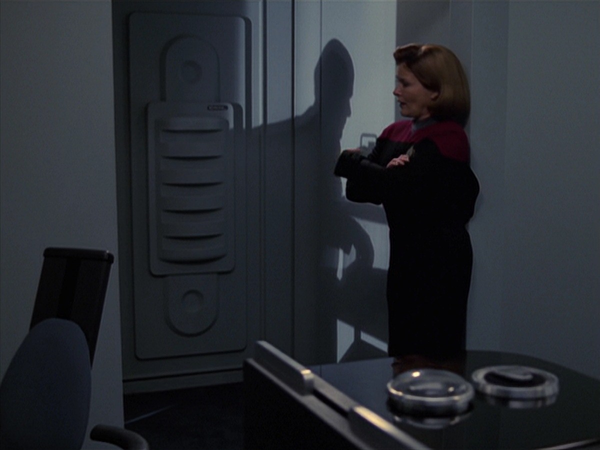 extant_StarTrek_VOY_7x24-RenaissanceMan_3527.jpg