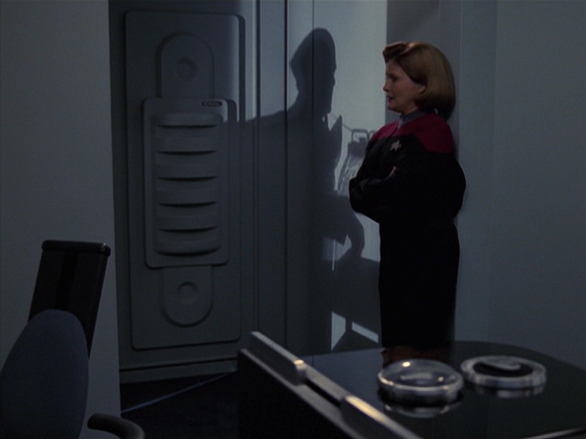extant_StarTrek_VOY_7x24-RenaissanceMan_3528.jpg