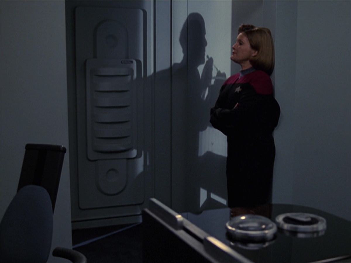 extant_StarTrek_VOY_7x24-RenaissanceMan_3530.jpg