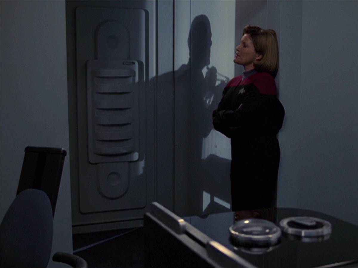 extant_StarTrek_VOY_7x24-RenaissanceMan_3532.jpg