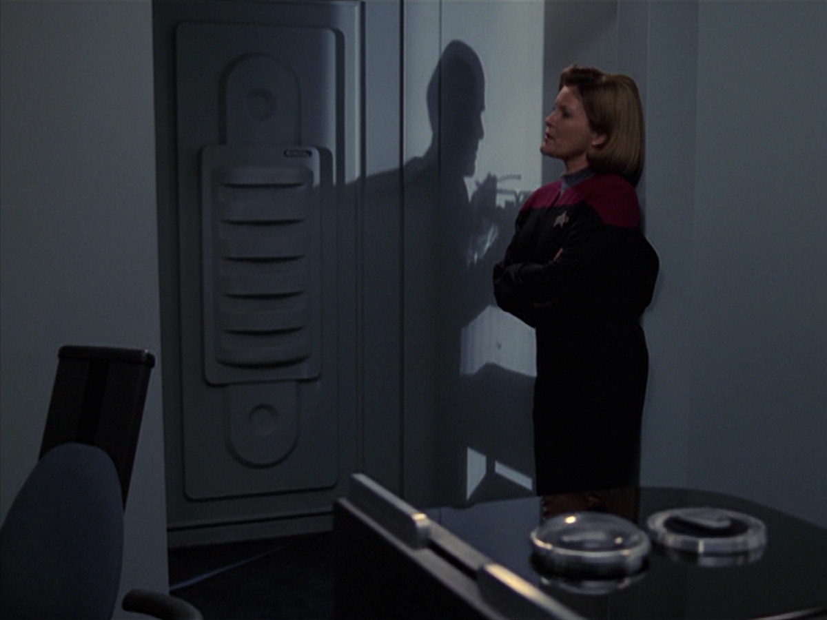 extant_StarTrek_VOY_7x24-RenaissanceMan_3536.jpg