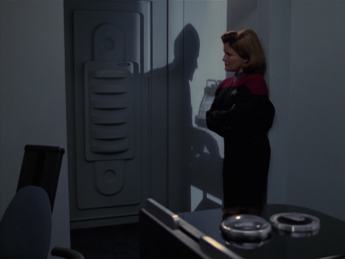 extant_StarTrek_VOY_7x24-RenaissanceMan_3540.jpg
