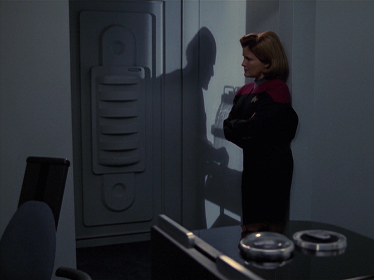 extant_StarTrek_VOY_7x24-RenaissanceMan_3541.jpg