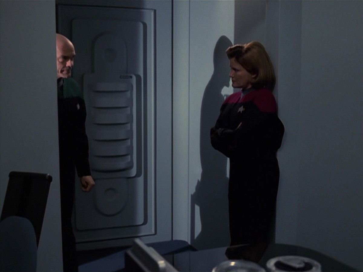extant_StarTrek_VOY_7x24-RenaissanceMan_3543.jpg