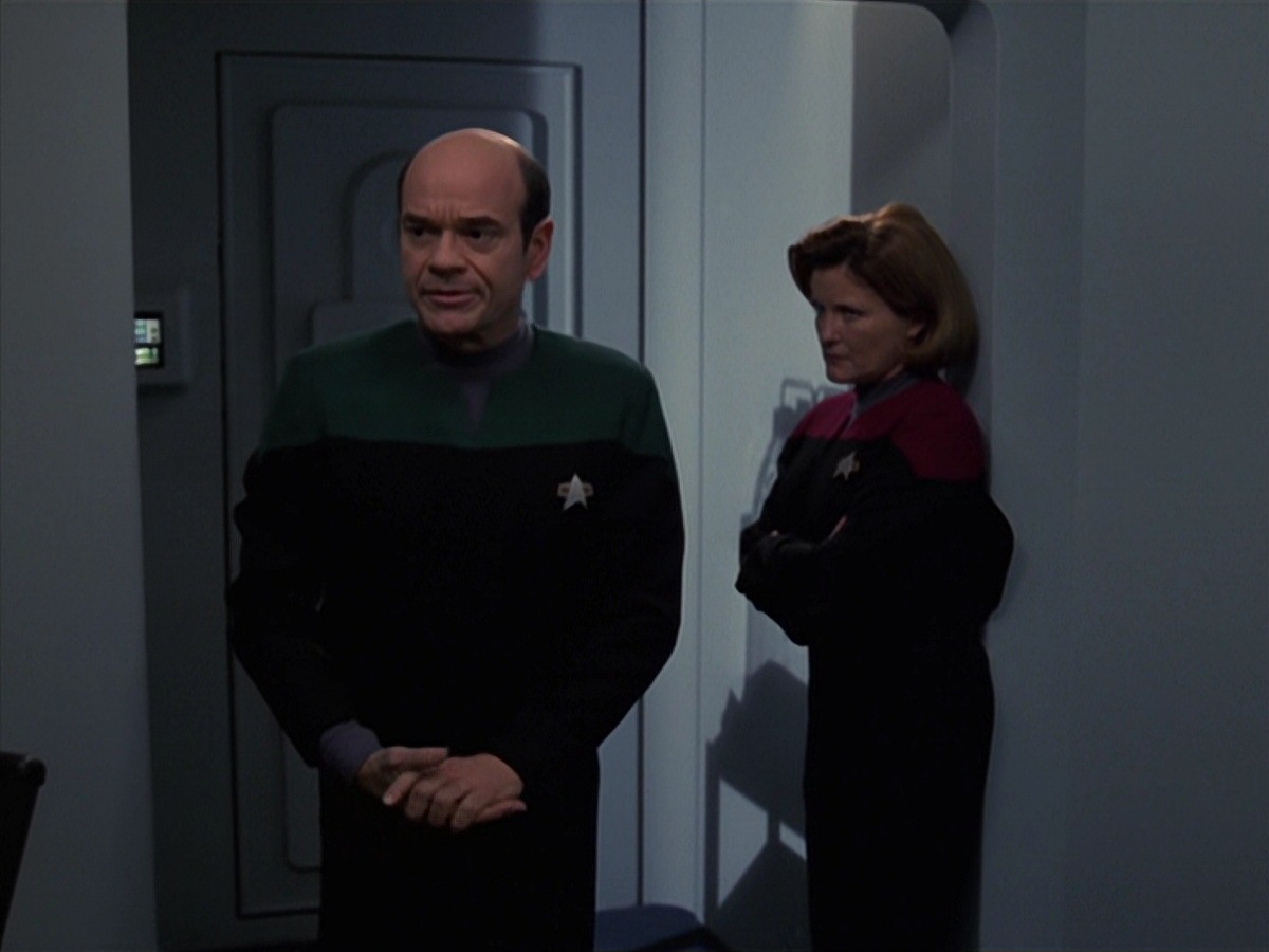 extant_StarTrek_VOY_7x24-RenaissanceMan_3545.jpg