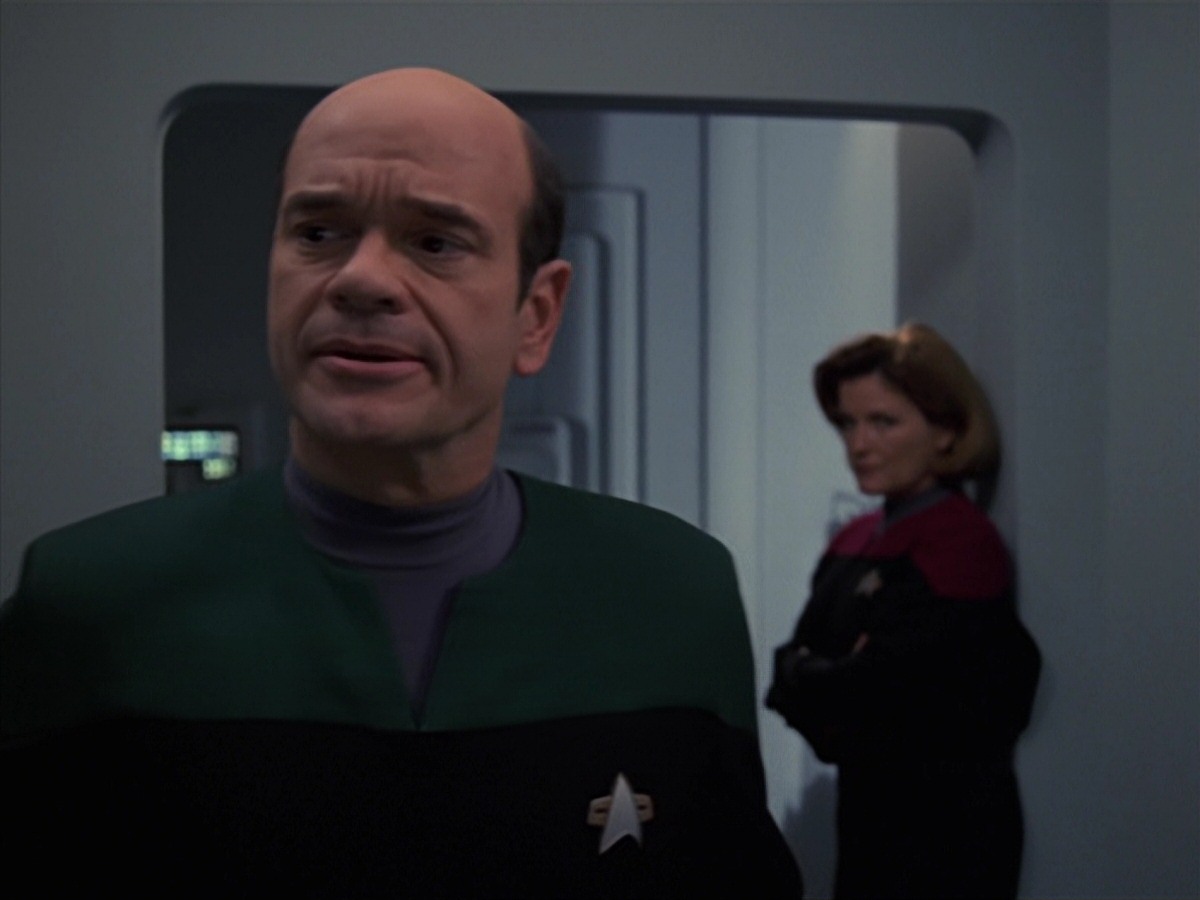 extant_StarTrek_VOY_7x24-RenaissanceMan_3549.jpg