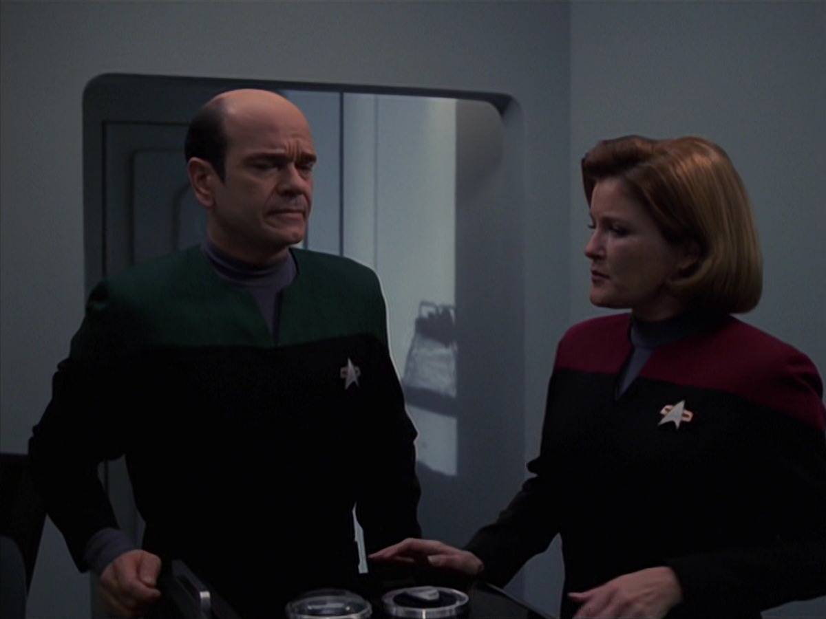 extant_StarTrek_VOY_7x24-RenaissanceMan_3572.jpg