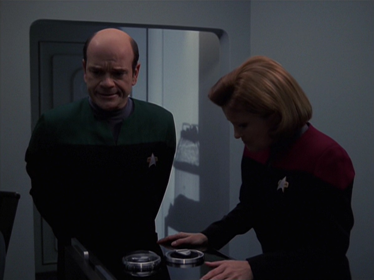 extant_StarTrek_VOY_7x24-RenaissanceMan_3574.jpg
