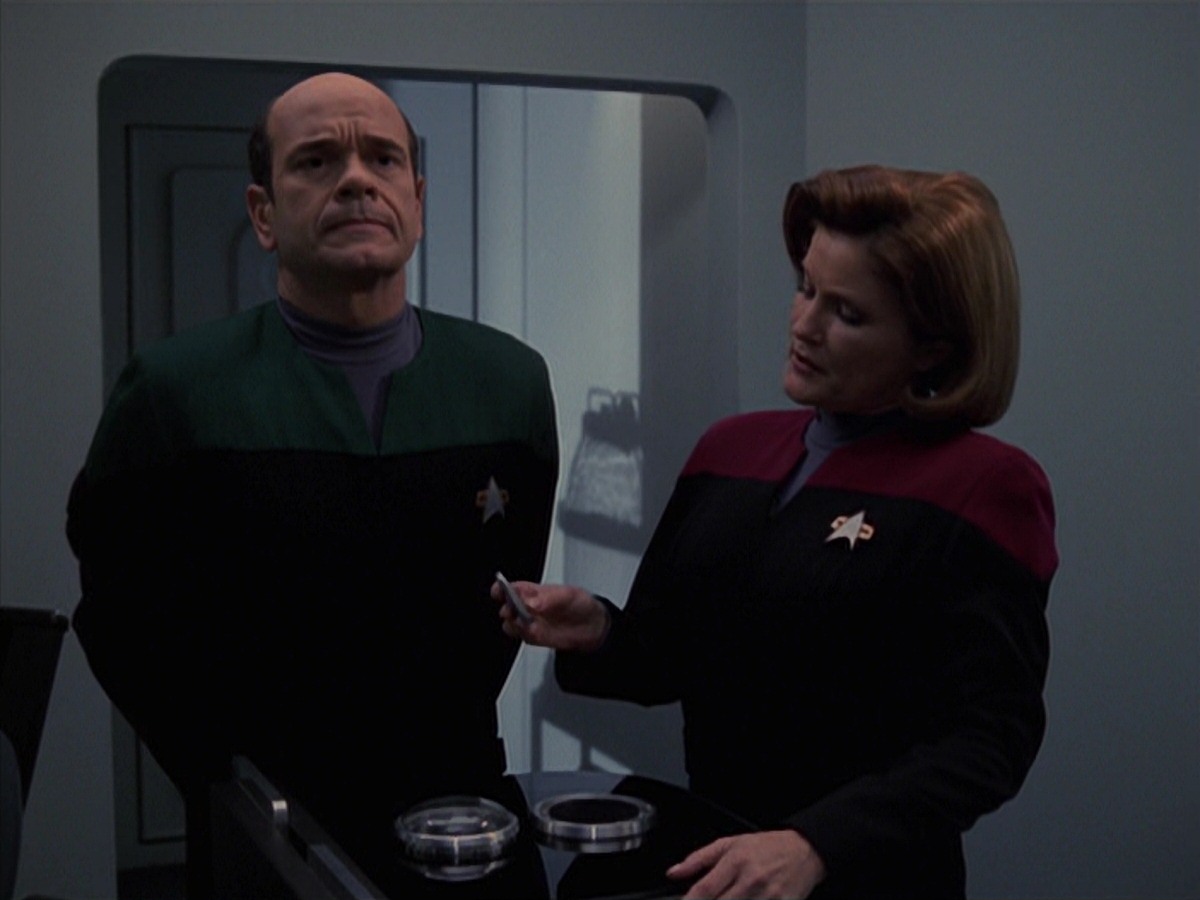extant_StarTrek_VOY_7x24-RenaissanceMan_3579.jpg