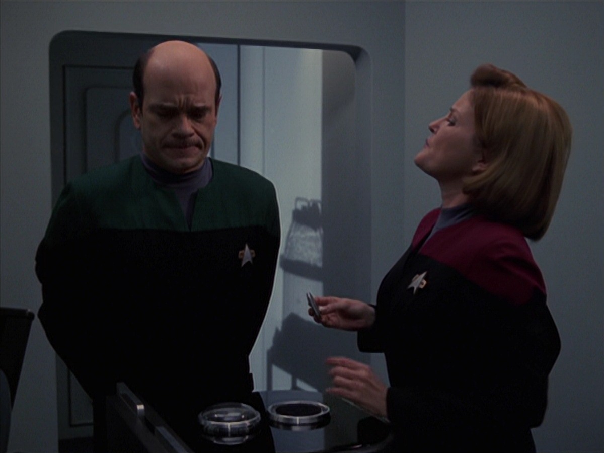 extant_StarTrek_VOY_7x24-RenaissanceMan_3581.jpg