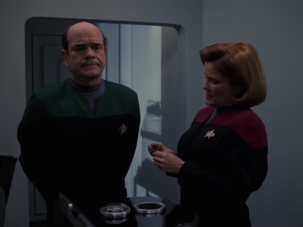 extant_StarTrek_VOY_7x24-RenaissanceMan_3583.jpg