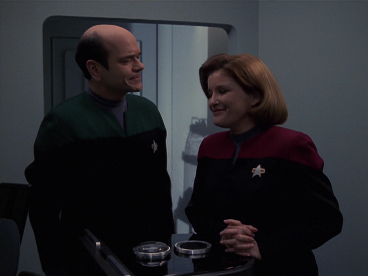 extant_StarTrek_VOY_7x24-RenaissanceMan_3620.jpg