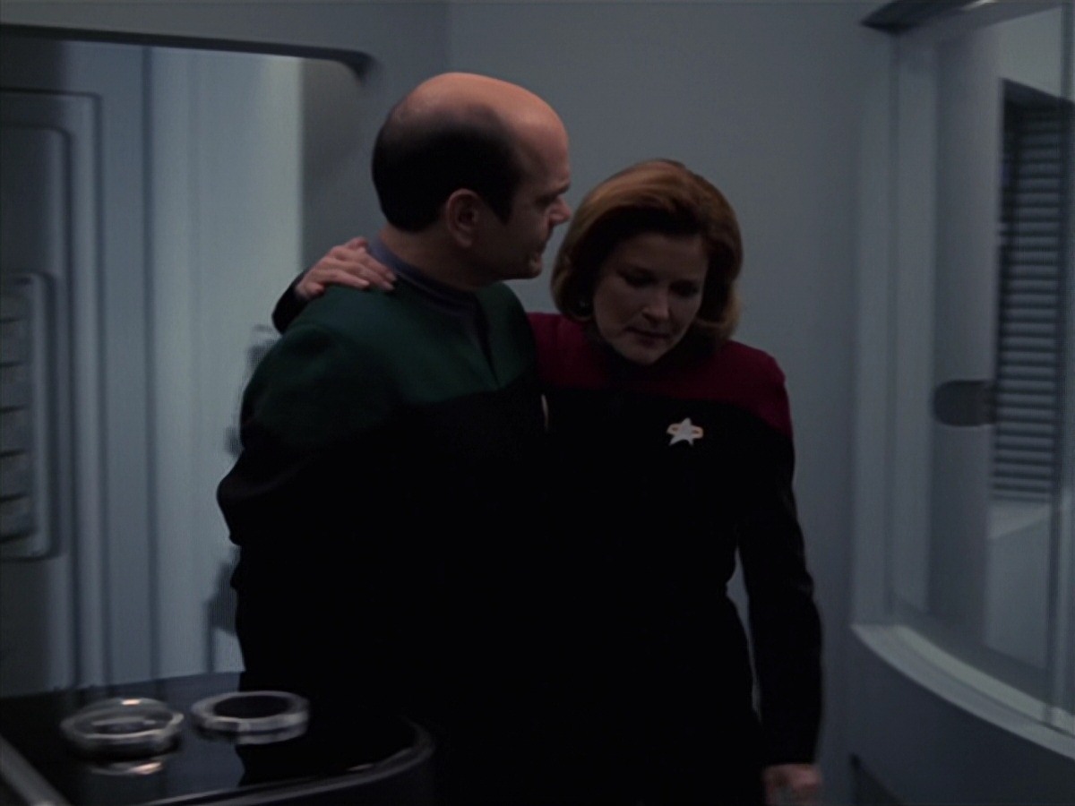 extant_StarTrek_VOY_7x24-RenaissanceMan_3623.jpg
