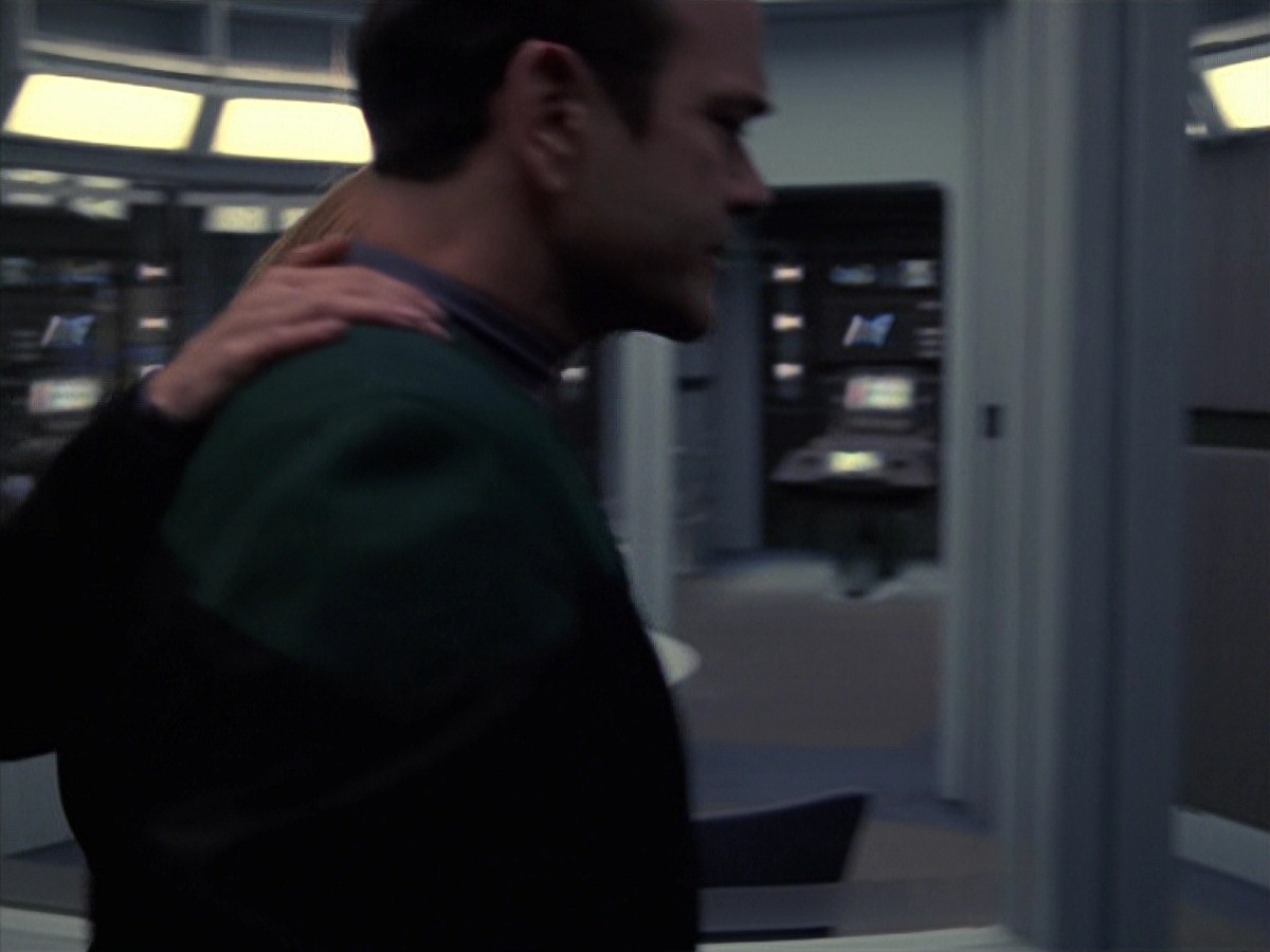 extant_StarTrek_VOY_7x24-RenaissanceMan_3626.jpg