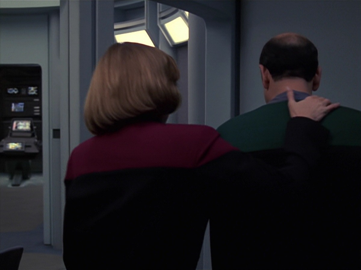 extant_StarTrek_VOY_7x24-RenaissanceMan_3628.jpg