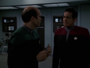 extant_StarTrek_VOY_7x24-RenaissanceMan_0892.jpg