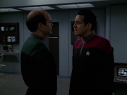 extant_StarTrek_VOY_7x24-RenaissanceMan_0895.jpg