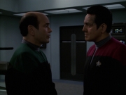 extant_StarTrek_VOY_7x24-RenaissanceMan_0903.jpg