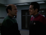 extant_StarTrek_VOY_7x24-RenaissanceMan_0909.jpg