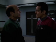 extant_StarTrek_VOY_7x24-RenaissanceMan_0910.jpg