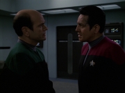 extant_StarTrek_VOY_7x24-RenaissanceMan_0915.jpg