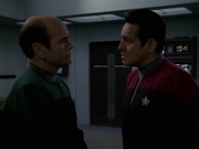 extant_StarTrek_VOY_7x24-RenaissanceMan_0916.jpg