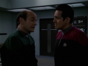extant_StarTrek_VOY_7x24-RenaissanceMan_0919.jpg