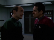 extant_StarTrek_VOY_7x24-RenaissanceMan_0920.jpg
