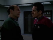 extant_StarTrek_VOY_7x24-RenaissanceMan_0921.jpg