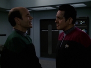 extant_StarTrek_VOY_7x24-RenaissanceMan_0924.jpg