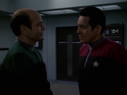extant_StarTrek_VOY_7x24-RenaissanceMan_0927.jpg