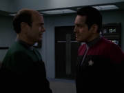 extant_StarTrek_VOY_7x24-RenaissanceMan_0930.jpg