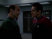 extant_StarTrek_VOY_7x24-RenaissanceMan_0933.jpg