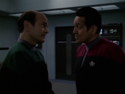 extant_StarTrek_VOY_7x24-RenaissanceMan_0935.jpg