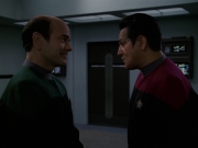 extant_StarTrek_VOY_7x24-RenaissanceMan_0938.jpg