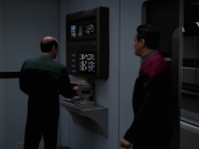 extant_StarTrek_VOY_7x24-RenaissanceMan_1048.jpg
