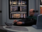 extant_StarTrek_VOY_7x24-RenaissanceMan_1418.jpg