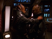 extant_StarTrek_VOY_7x24-RenaissanceMan_1606.jpg