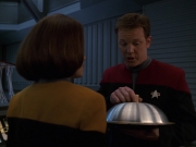 extant_StarTrek_VOY_7x24-RenaissanceMan_1804.jpg