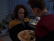 Filename=extant_StarTrek_VOY_7x24-RenaissanceMan_1806.jpg
Filesize=134KiB
Dimensions=1200x900
Date added=Jan 16, 2020 extant_StarTrek_VOY_7x24-RenaissanceMan_1806.jpg