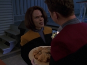 extant_StarTrek_VOY_7x24-RenaissanceMan_1807.jpg